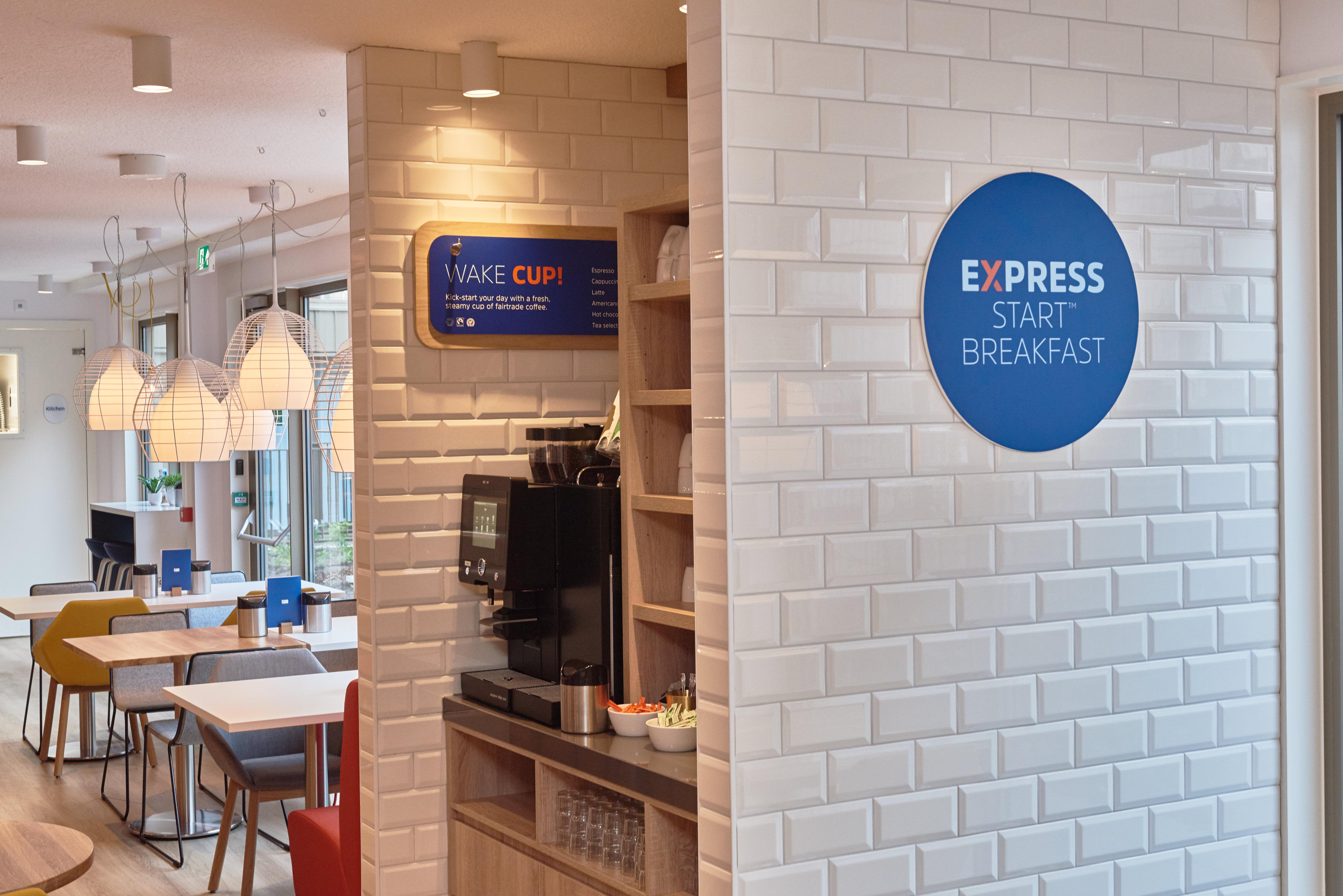 Holiday Inn Express Amsterdam - City Hall By Ihg Экстерьер фото